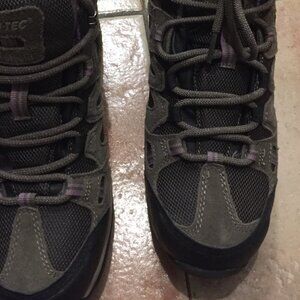 Stylish Lace-Up Boots in Black and Gray